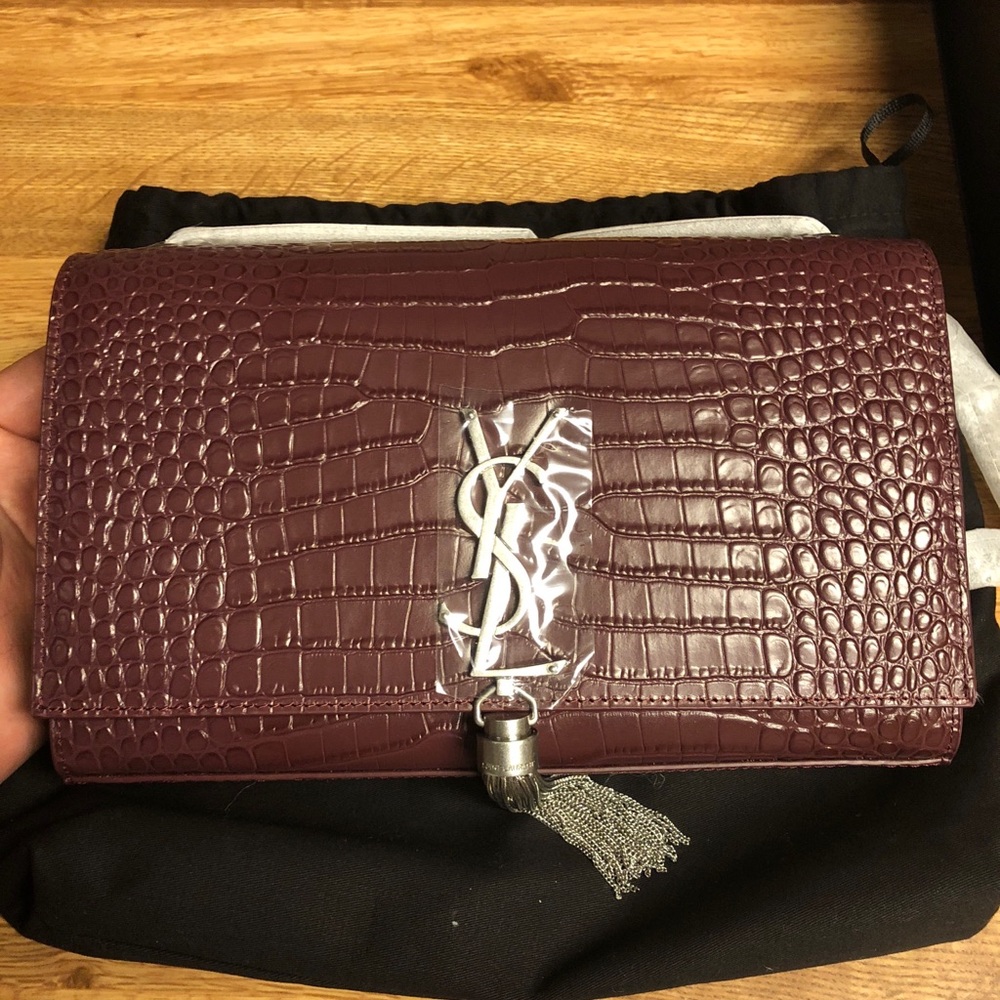 MEDIUM KATE TASSEL CHAIN BAG IN DARK RED CROCODILE